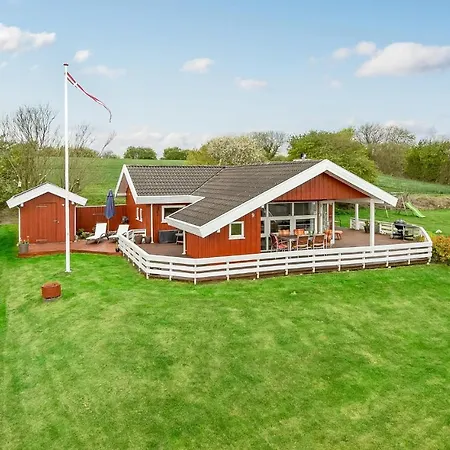 3 Bedroom Awesome In Holiday home *