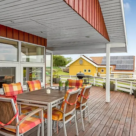 3 Bedroom Awesome In Holiday home