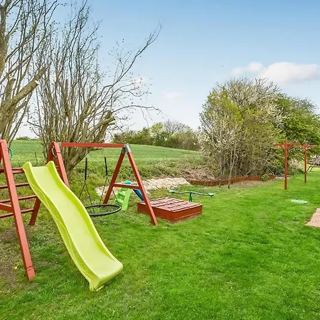 3 Bedroom Awesome In Holiday home *